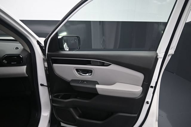Used 2025 Honda Pilot Touring image 11
