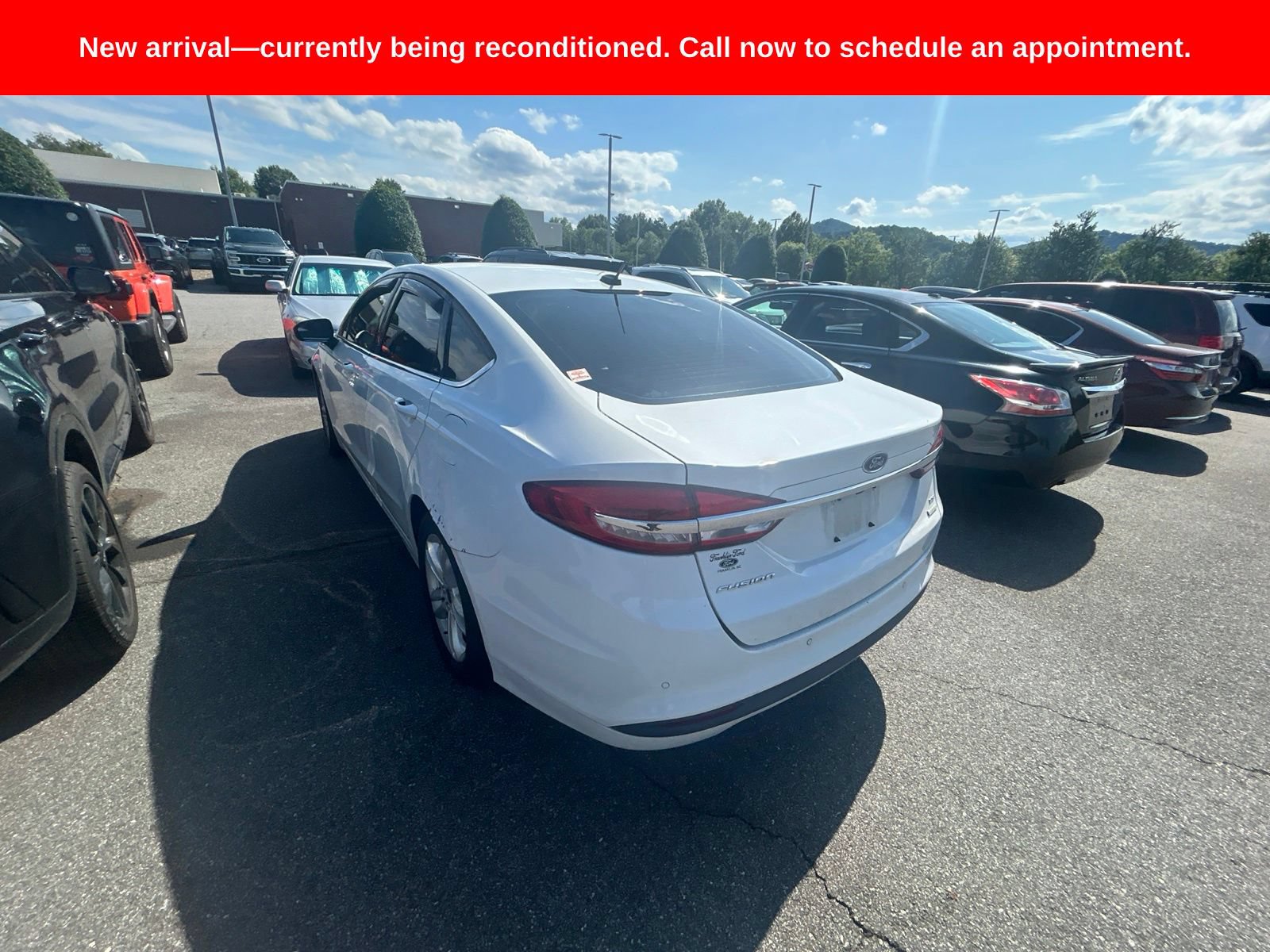 Used 2018 Ford Fusion SE w/ Fusion SE Technology Package FWD image 12