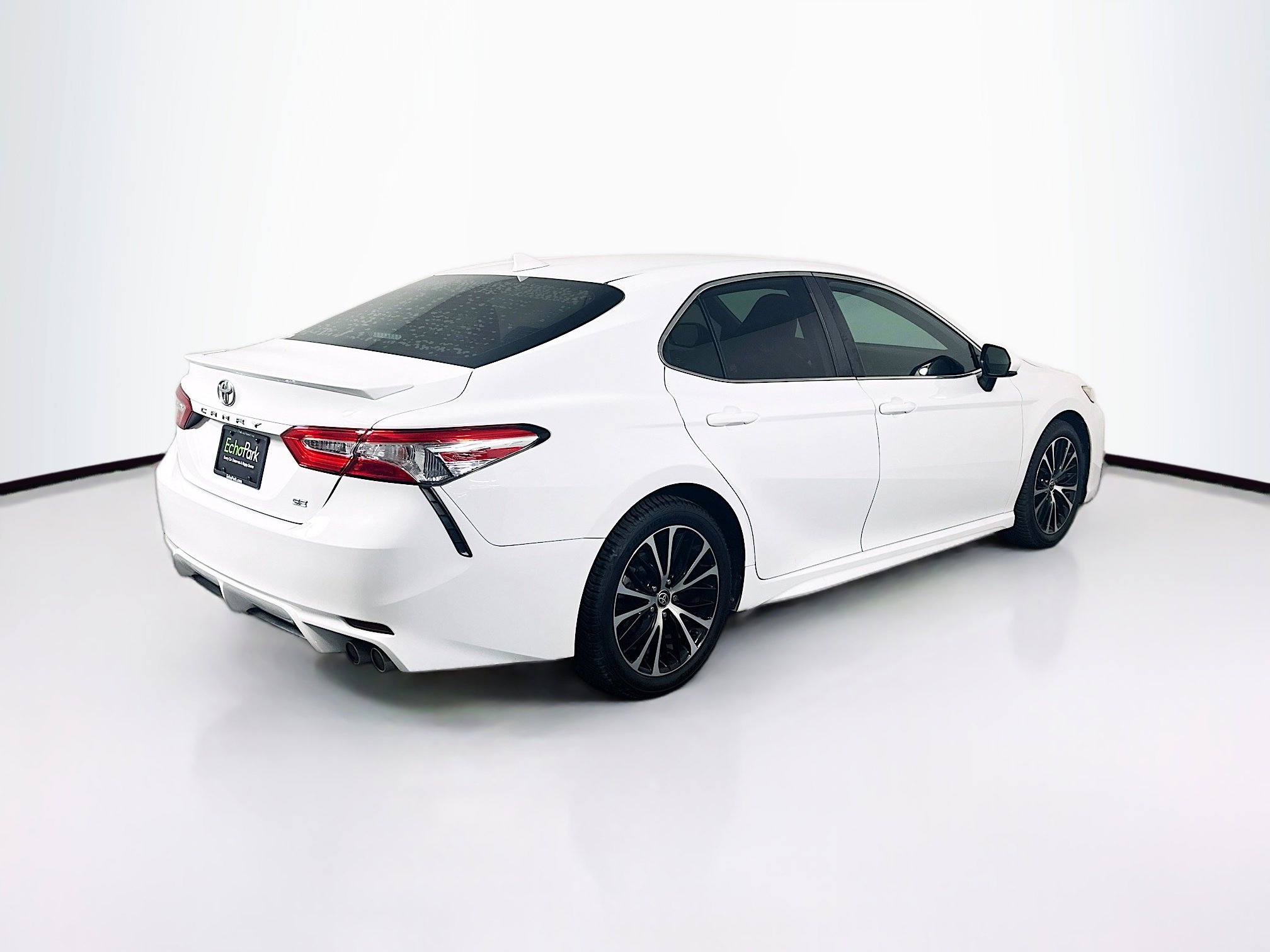Used 2020 Toyota Camry SE FWD image 9