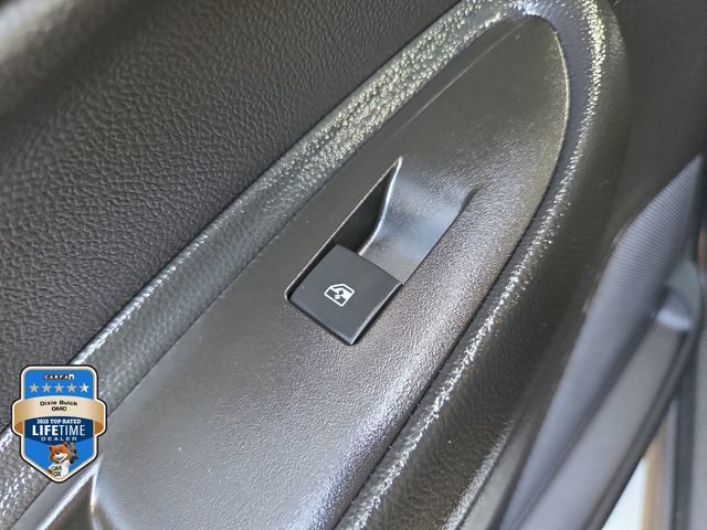 Certified 2022 Chevrolet Trax LT w/ LT Convenience Package FWD image 10