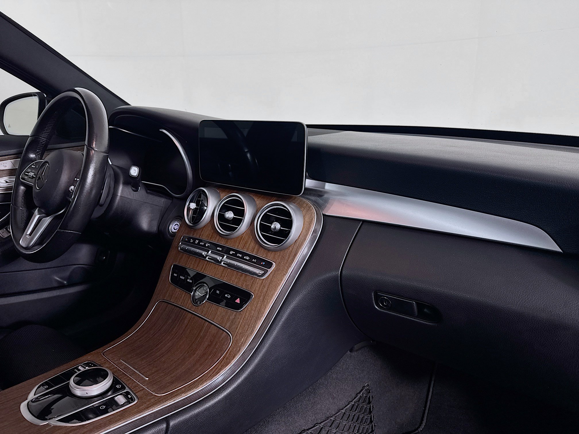 Used 2019 Mercedes-Benz C 300 Sedan w/ Premium Package image 27