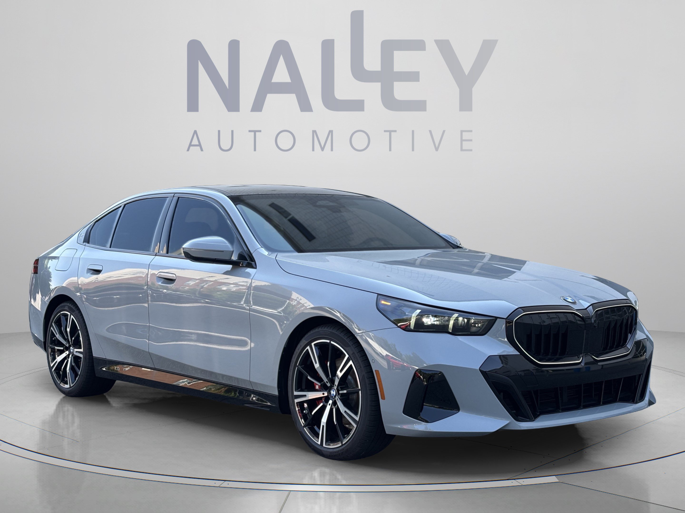 Used 2027 BMW 530i w/ M Sport Package RWD image 5