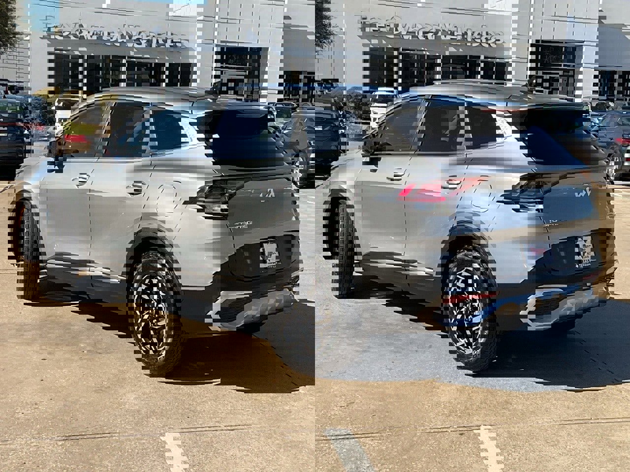 Used 2025 Kia Sportage LX image 7