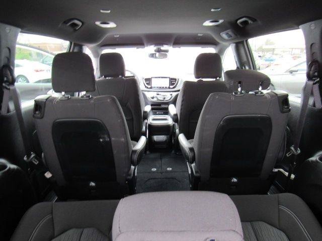 Used 2023 Chrysler Pacifica Touring FWD image 34