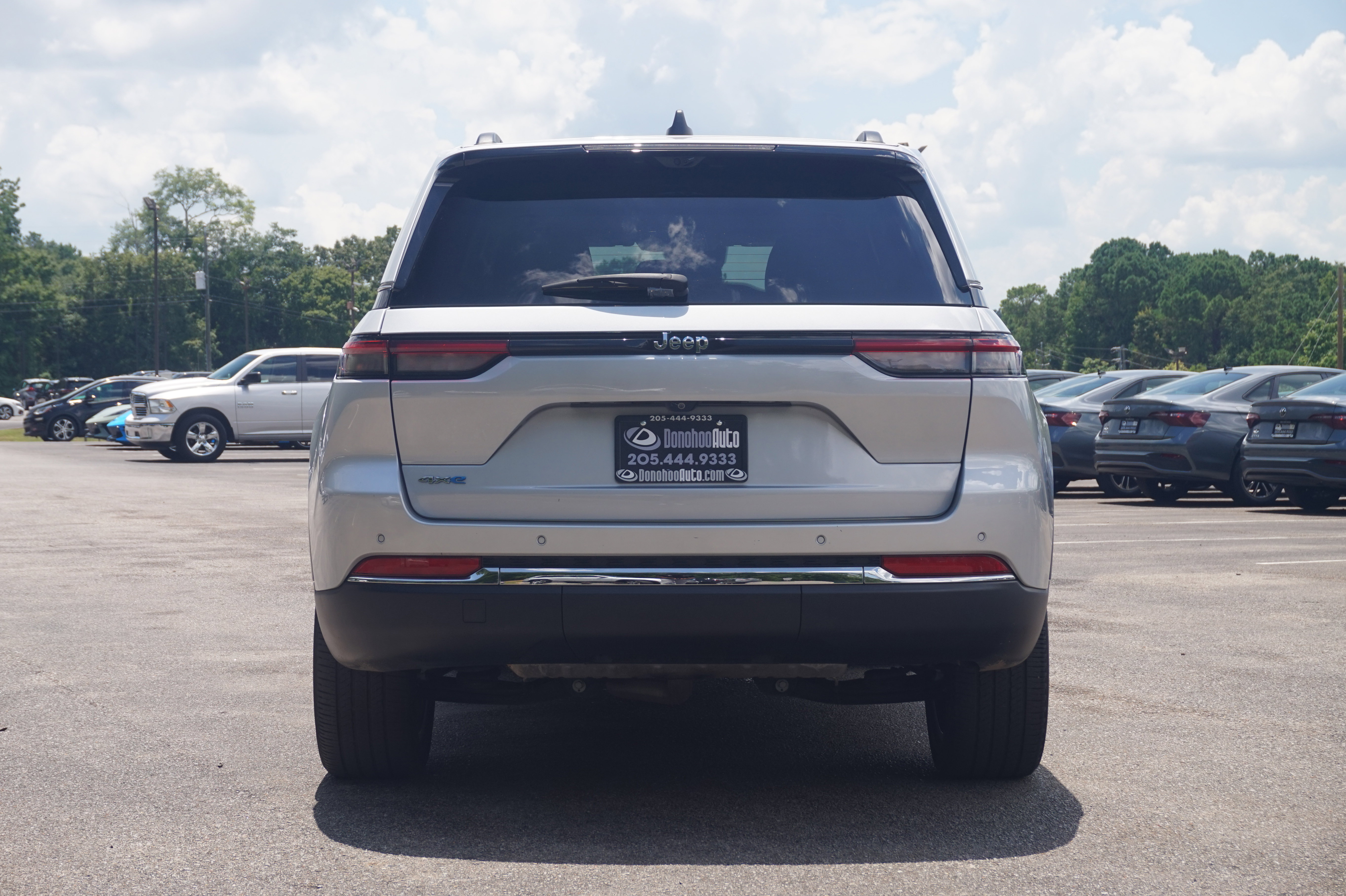 Used 2023 Jeep Grand Cherokee 4WD 4xe w/ Luxury Tech Group II image 8