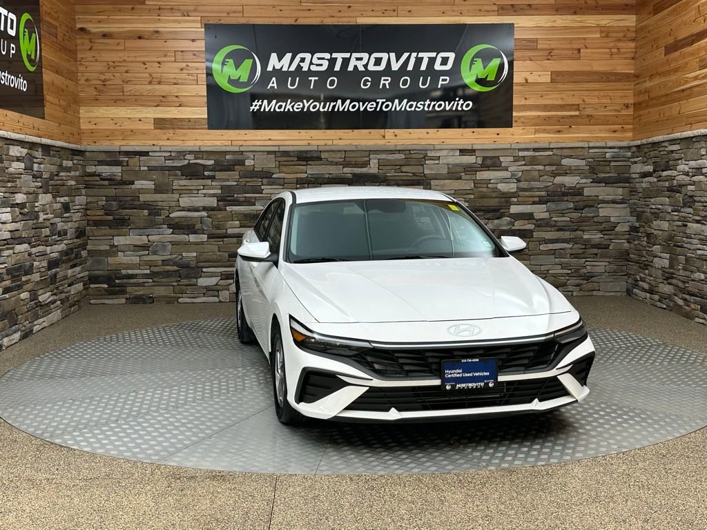 Certified 2024 Hyundai Elantra SE image 2