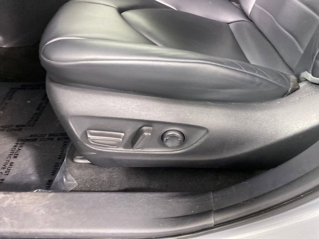 Used 2024 Toyota Highlander XLE image 8