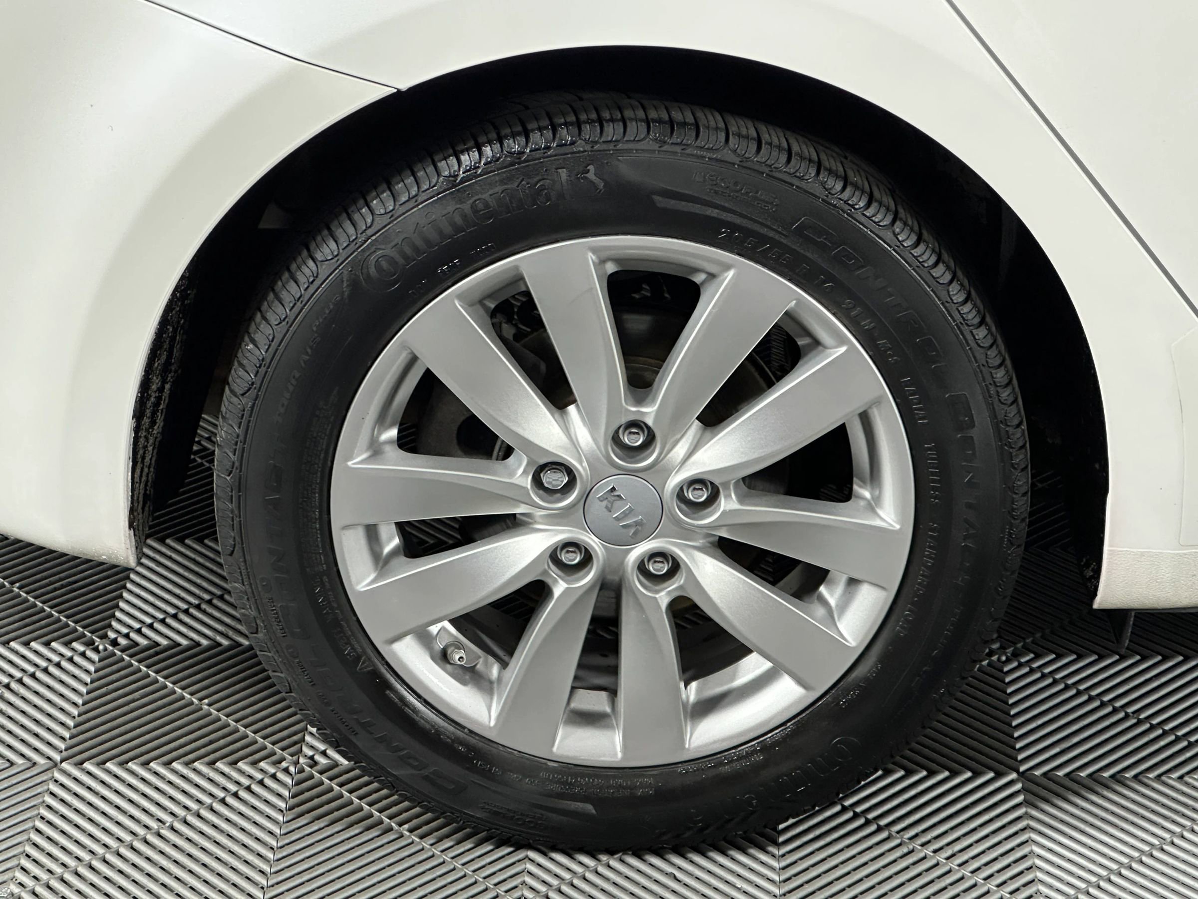 Used 2015 Kia Forte EX image 15