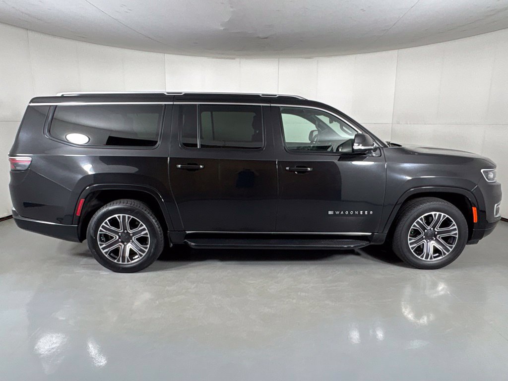 Used 2024 Jeep Wagoneer L Series II RWD image 9