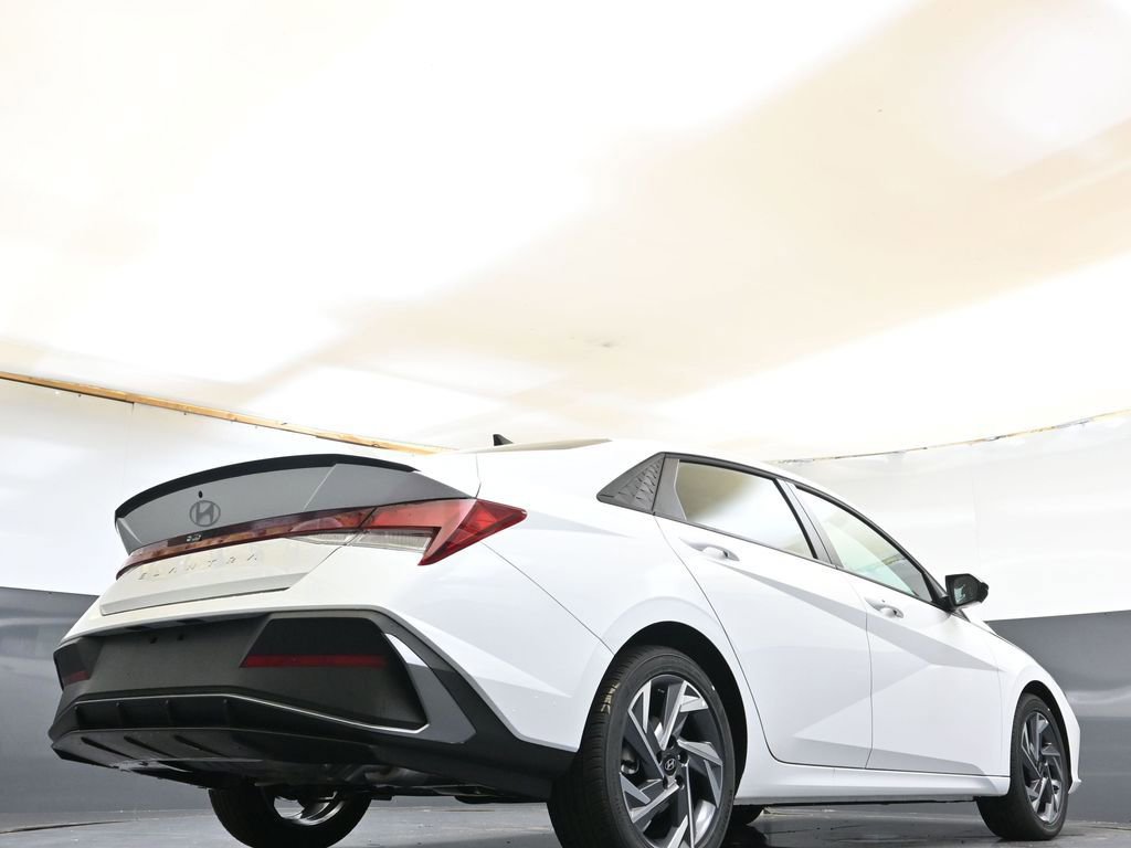 Certified 2025 Hyundai Elantra Sport FWD image 38