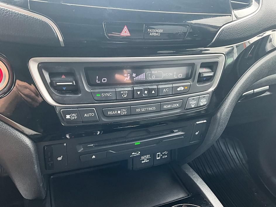 Used 2020 Honda Pilot Touring image 21