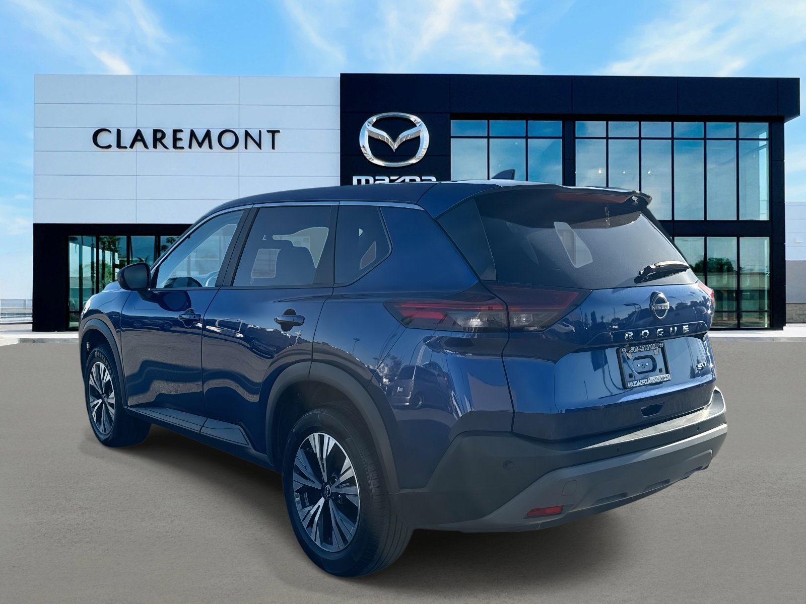 Used 2023 Nissan Rogue SV image 6
