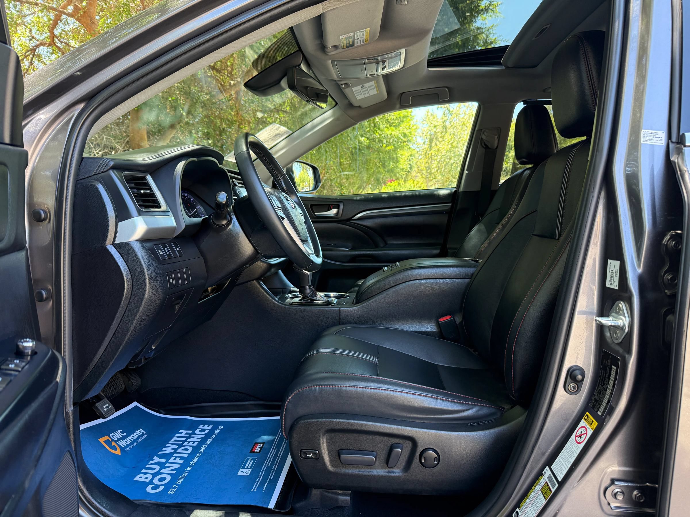Used 2019 Toyota Highlander SE FWD image 11