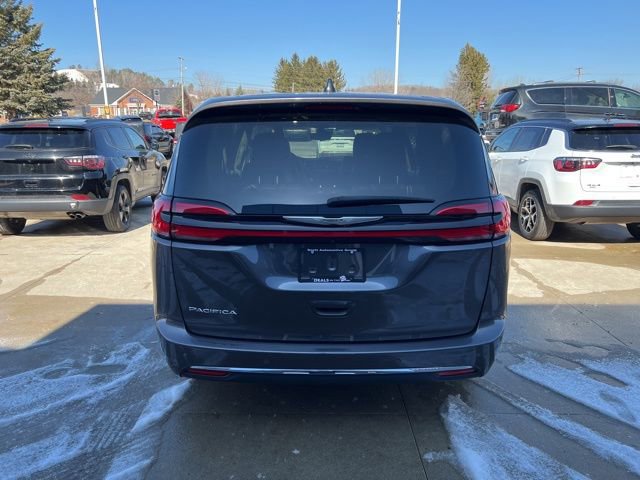 Certified 2023 Chrysler Pacifica Touring-L image 5