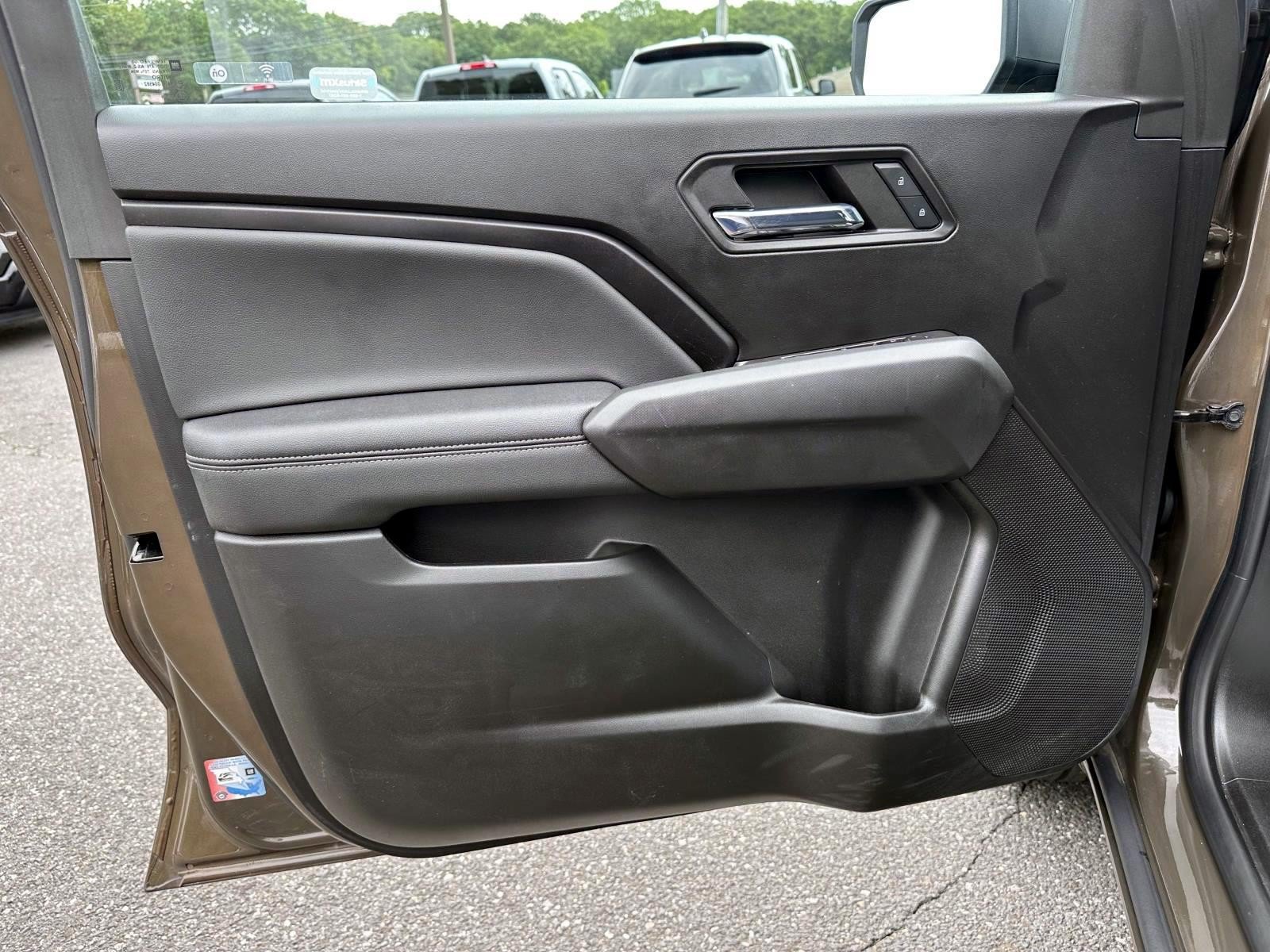 Used 2023 Chevrolet Colorado LT RWD image 8