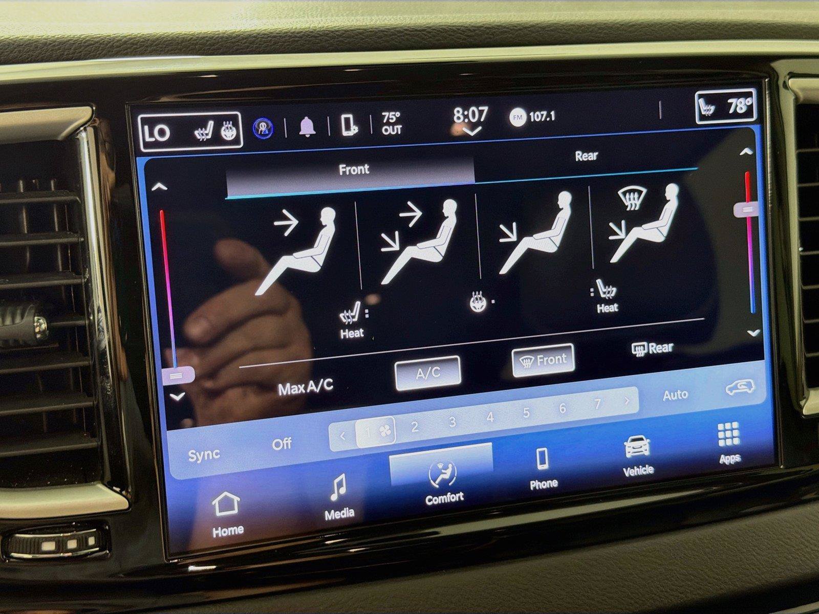 Used 2024 Chrysler Pacifica Touring-L FWD image 21