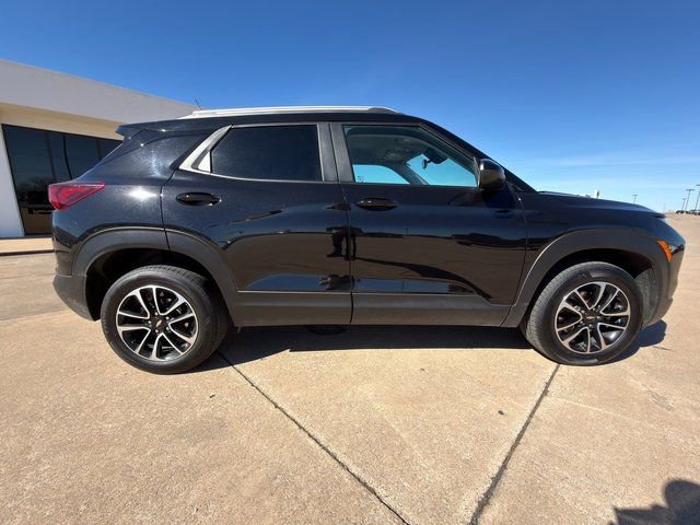 Used 2025 Chevrolet TrailBlazer LT AWD/4WD image 19