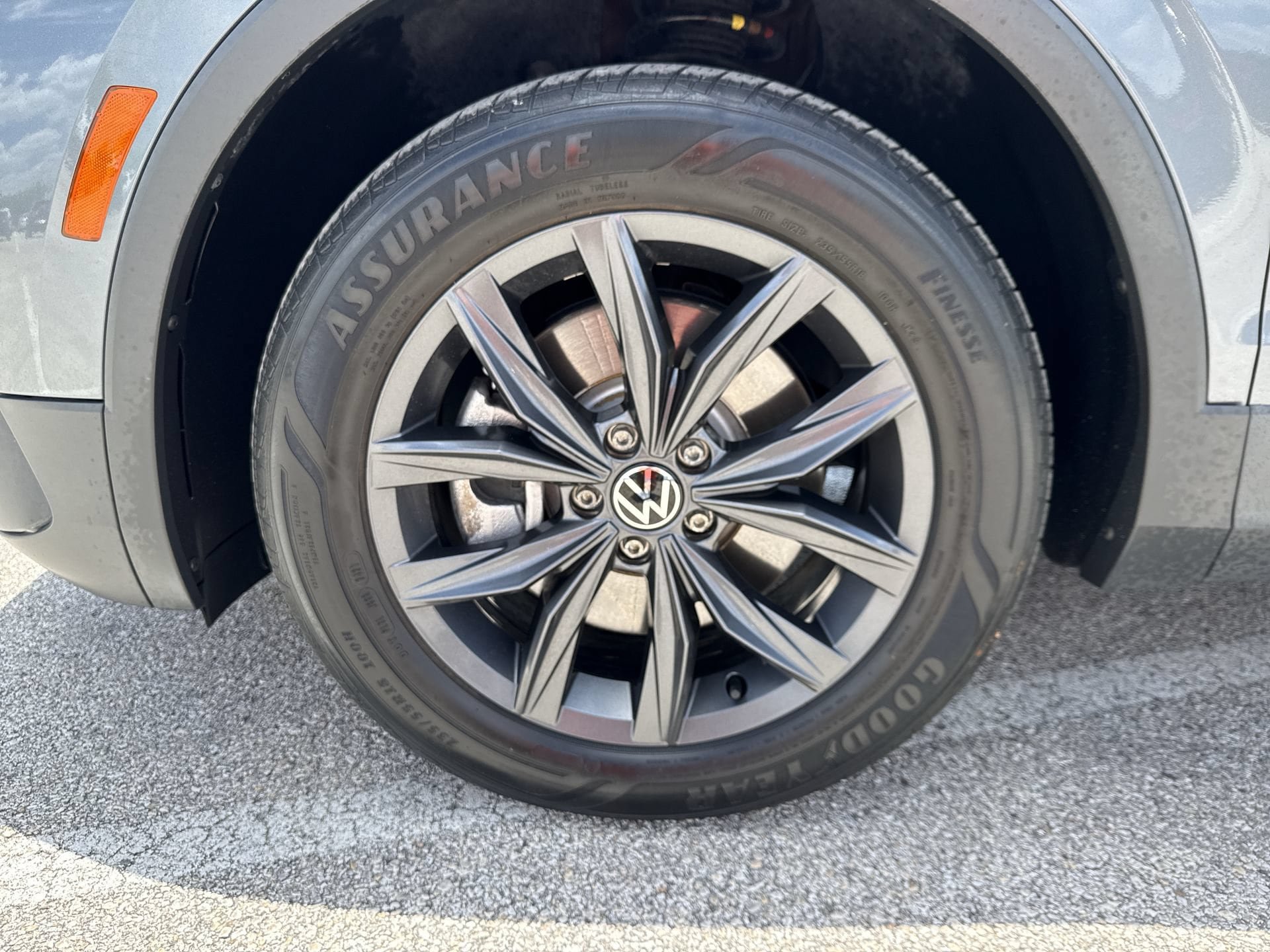 Used 2022 Volkswagen Tiguan SE w/ Panoramic Sunroof Package AWD/4WD image 19