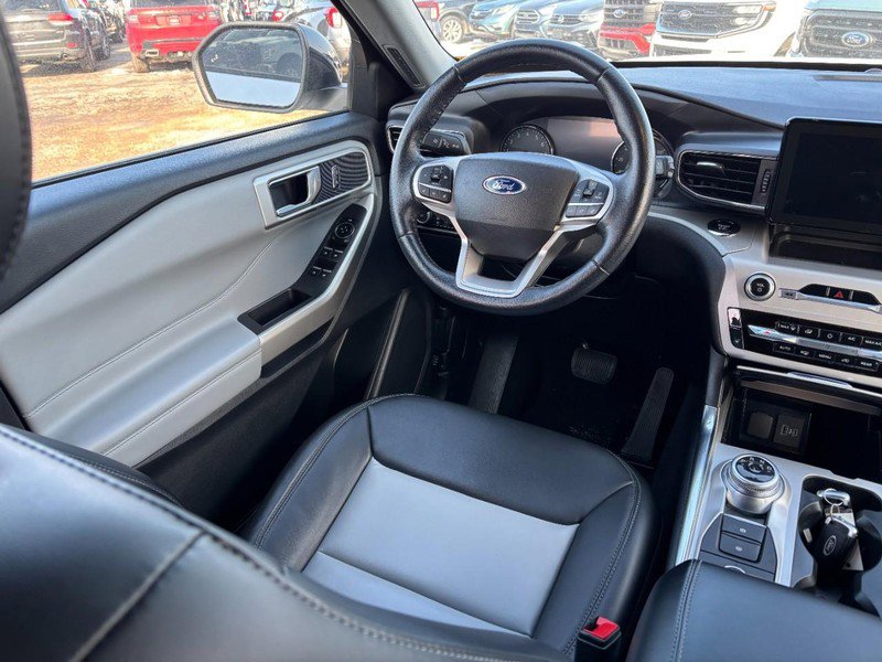 Used 2022 Ford Explorer XLT w/ Equipment Group 202A image 14