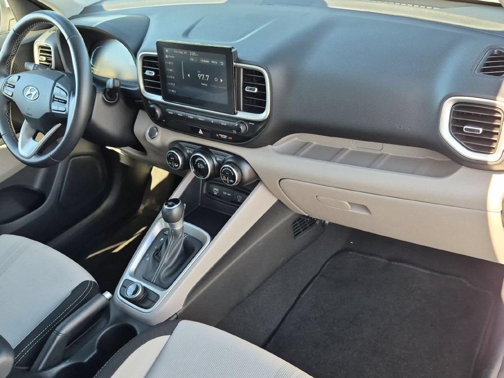 Used 2025 Hyundai Venue SEL FWD image 32