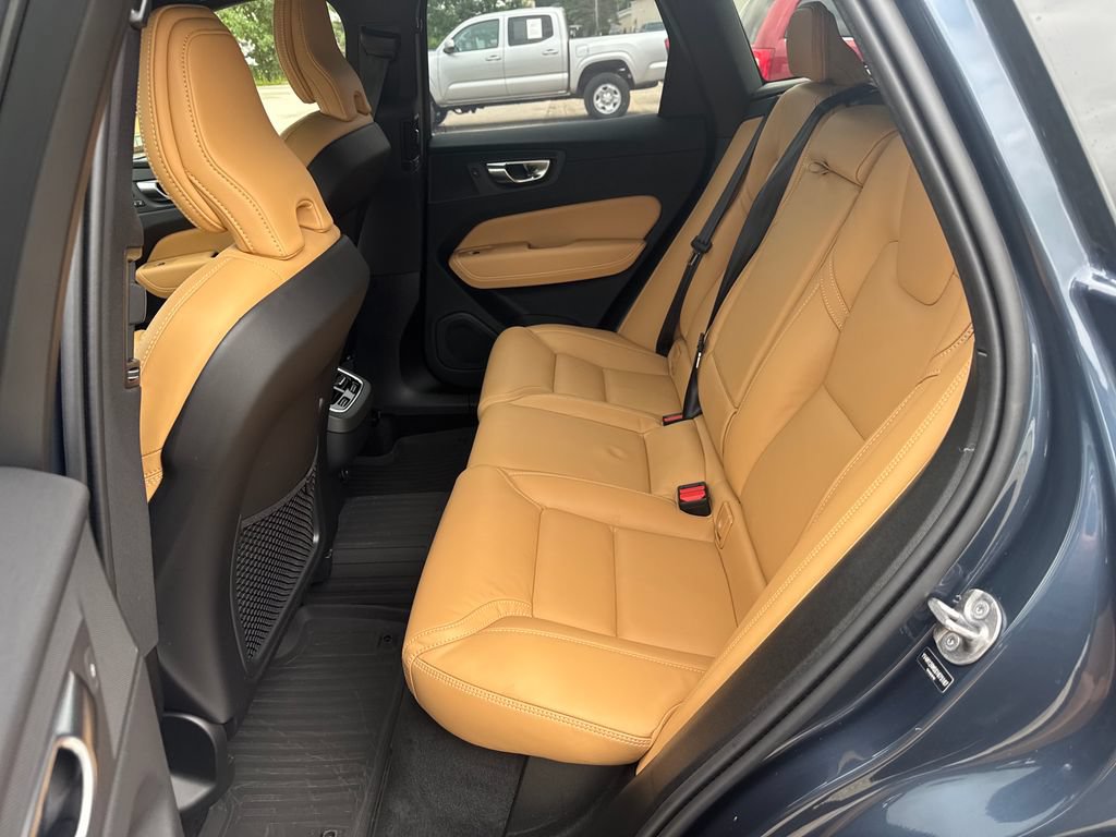 Used 2025 Volvo XC60 B5 Ultra w/ Protection Package Premier AWD/4WD image 27