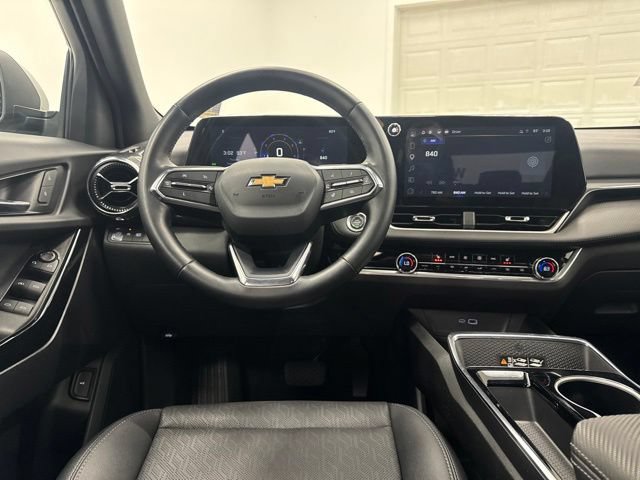 Used 2025 Chevrolet Equinox LT w/ Convenience Package II FWD image 23