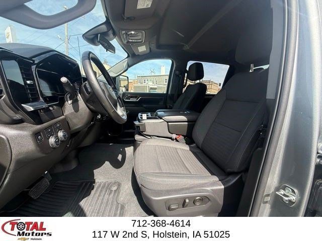 Used 2025 Chevrolet Silverado 2500 LT w/ Convenience Package AWD/4WD image 10