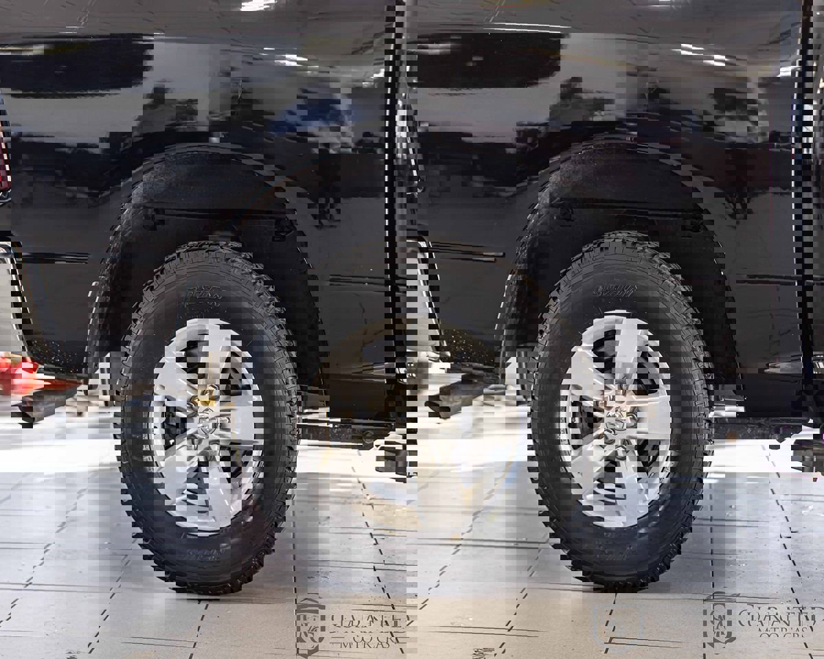 Used 2020 RAM 1500 Classic SLT w/ Luxury Group image 10