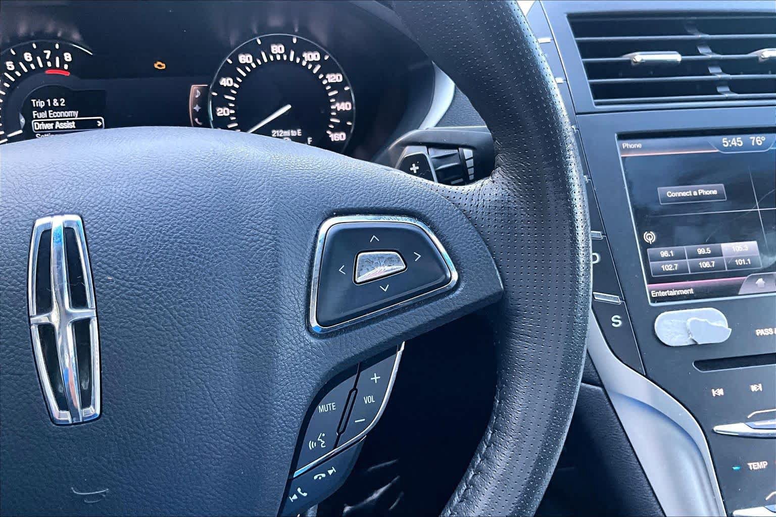 Used 2014 Lincoln MKZ FWD image 25