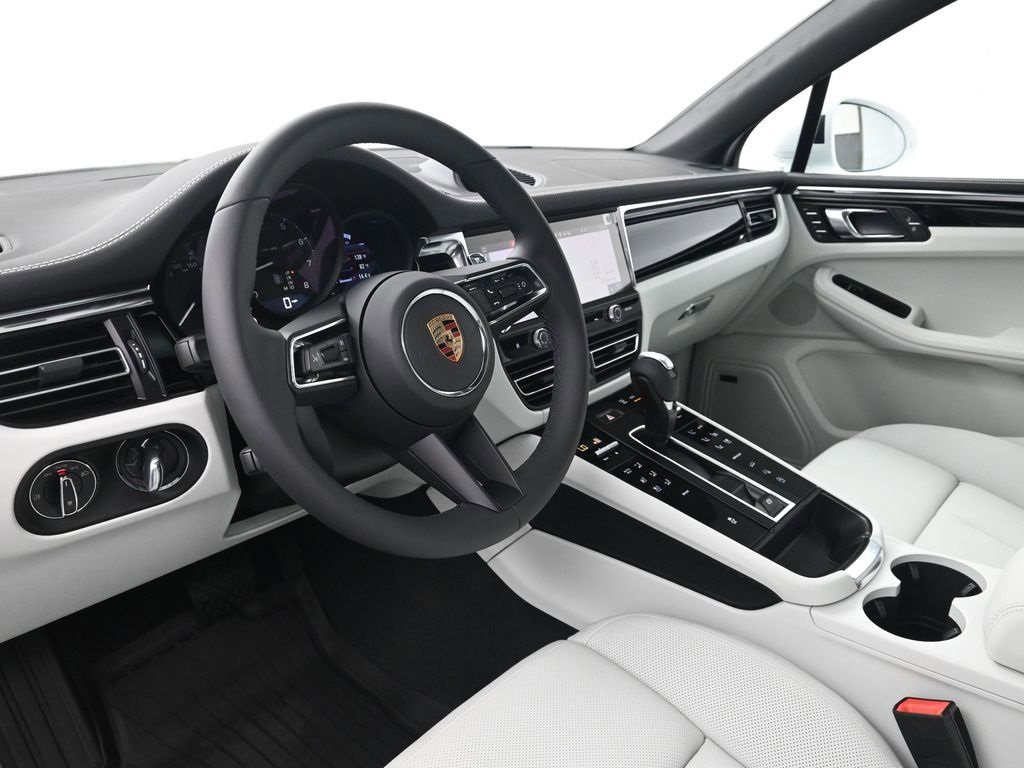 New 2026 Porsche Macan image 4