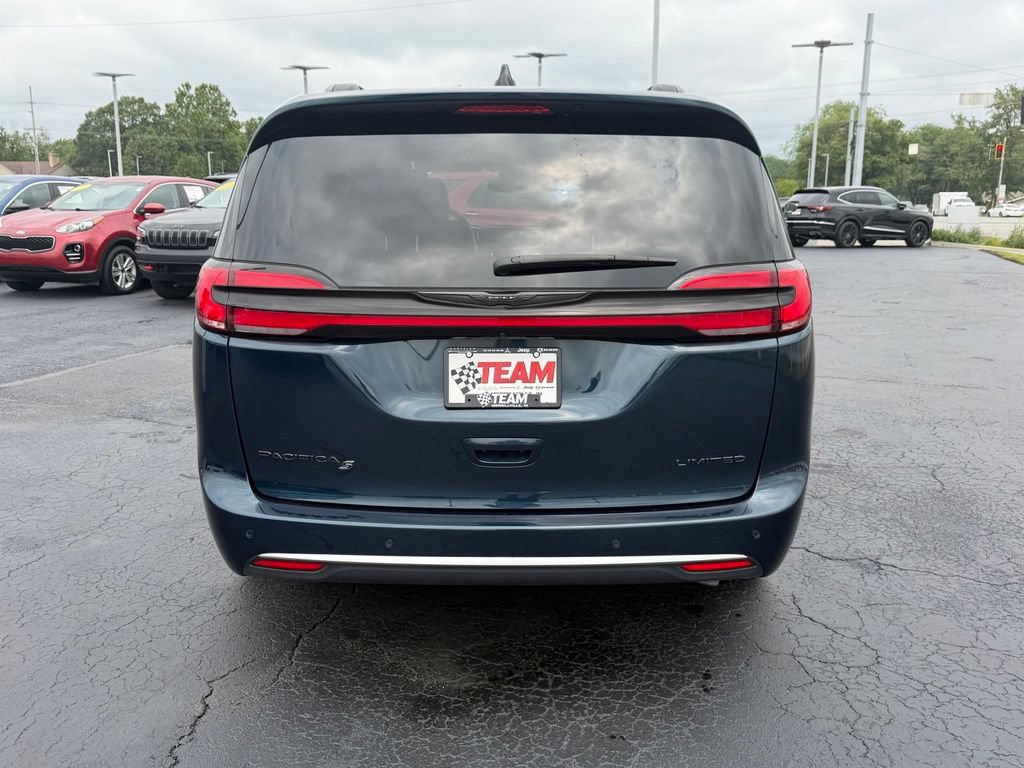 Used 2025 Chrysler Pacifica Limited FWD image 8