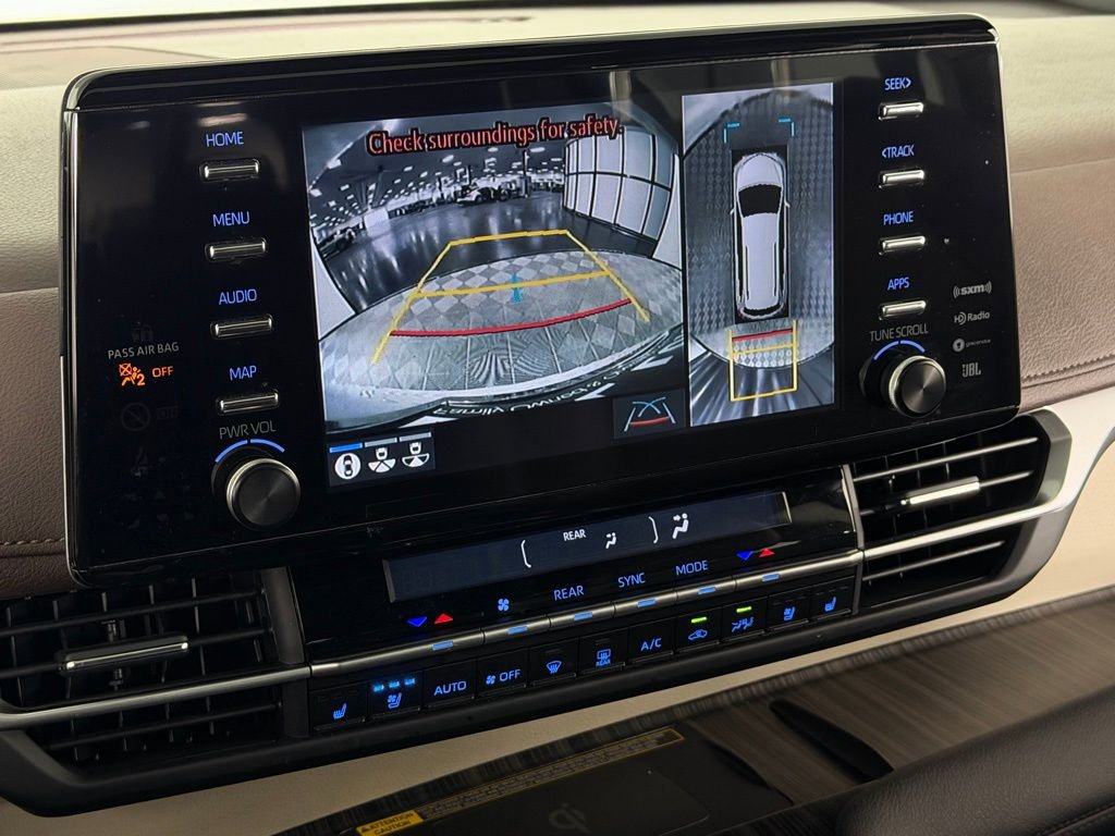 Used 2024 Toyota Sienna Platinum FWD image 18