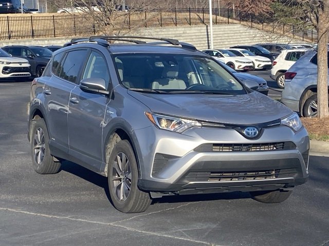 Used 2018 Toyota RAV4 LE image 1