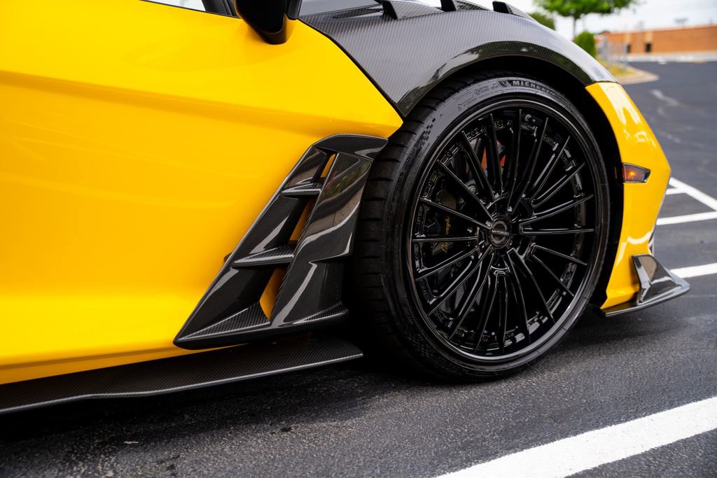Used 2024 Lamborghini Revuelto AWD/4WD image 17