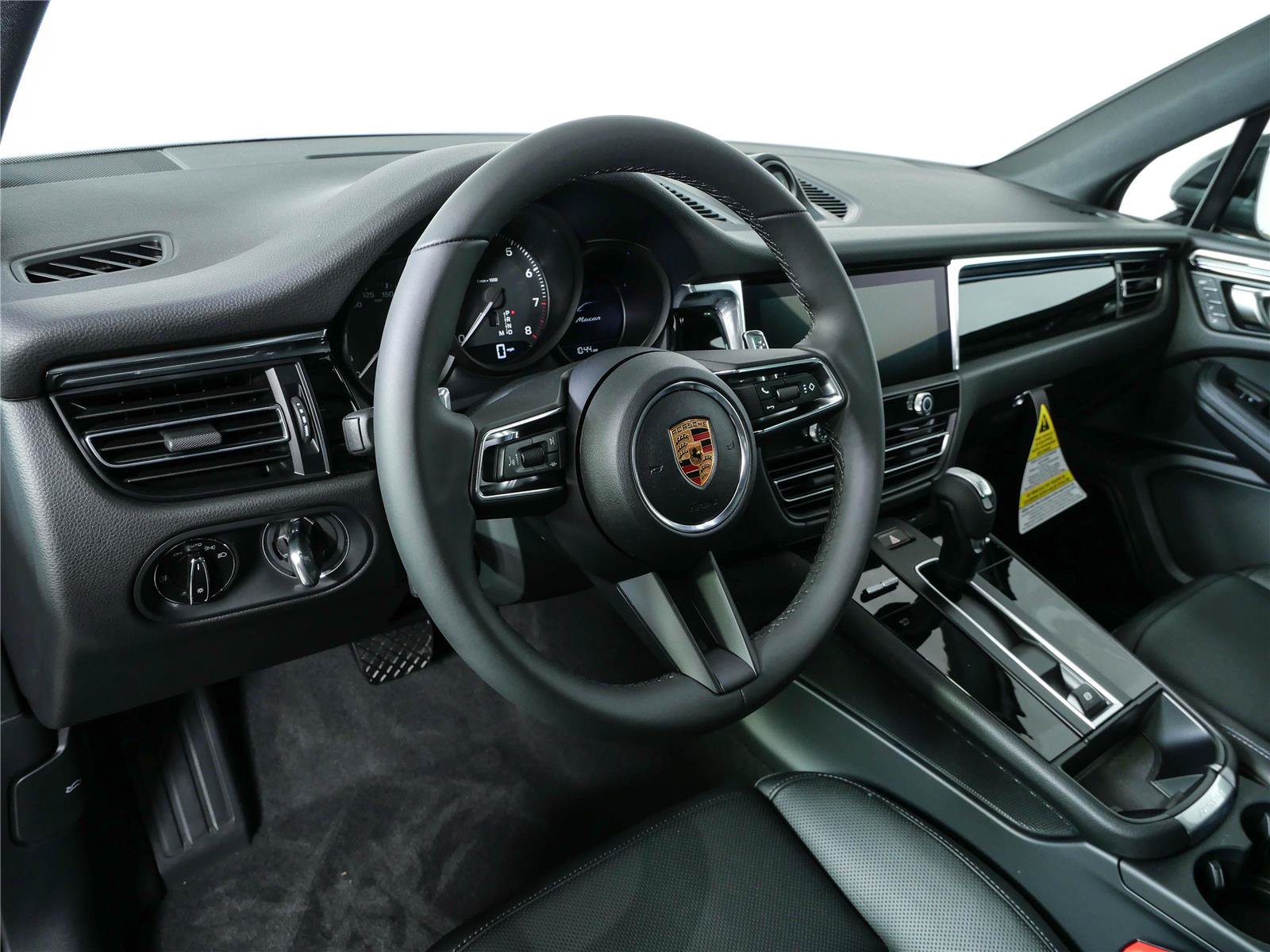 Certified 2026 Porsche Macan Turbo AWD/4WD image 4