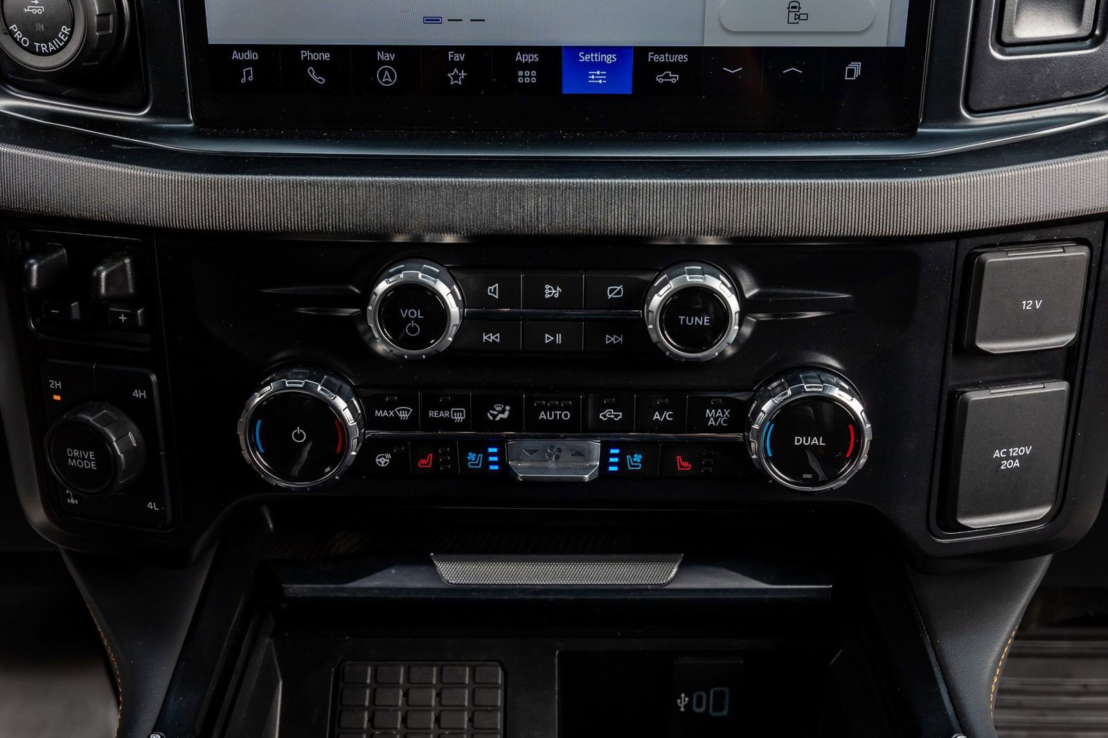 Used 2024 Ford F250 Platinum w/ FX4 Off-Road Package AWD/4WD image 27