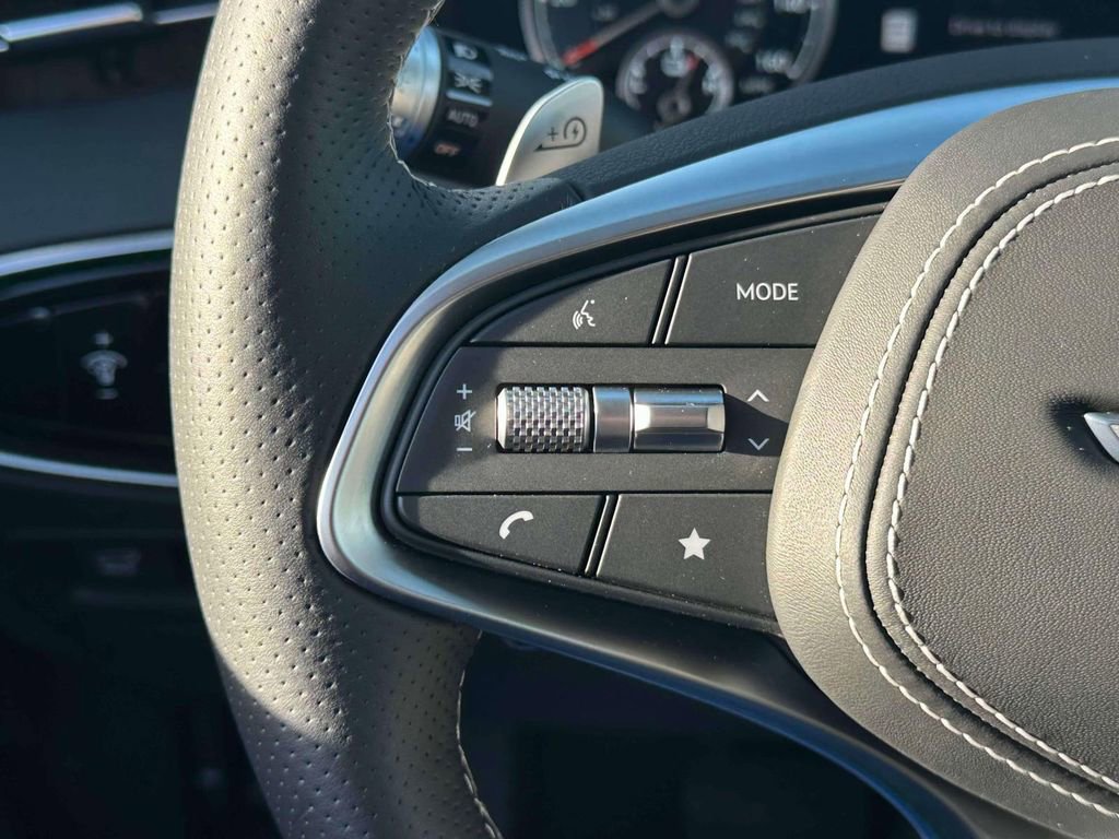 Used 2023 Genesis Electrified GV70 image 22