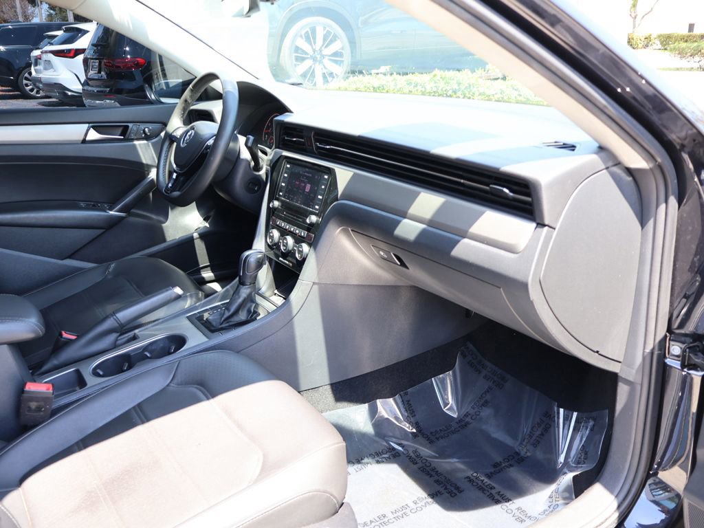 Used 2021 Volkswagen Passat 2.0T SE FWD image 31
