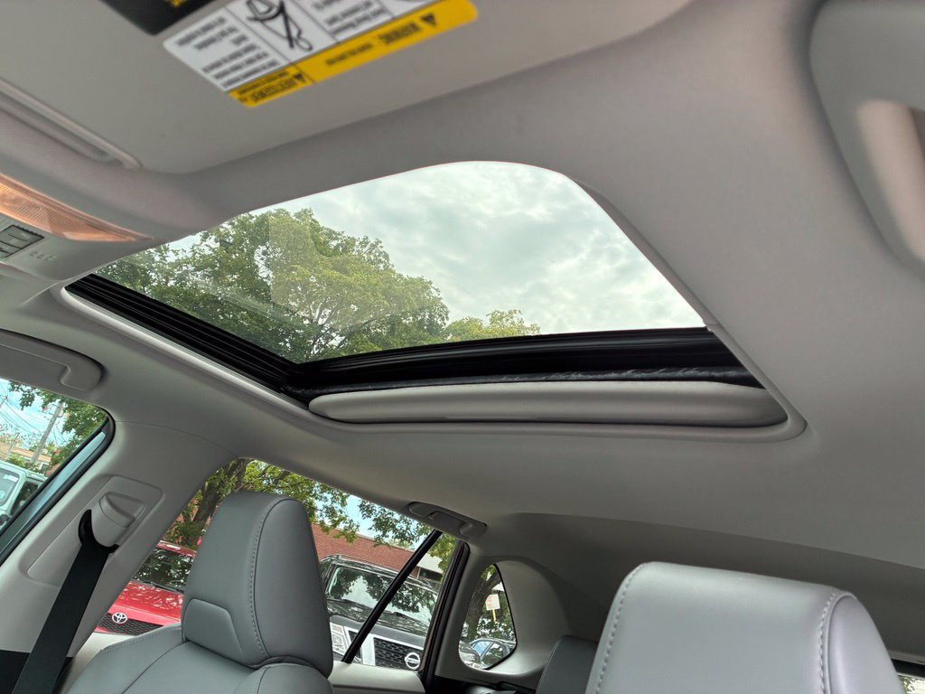 Used 2021 Toyota RAV4 XLE Premium FWD image 7