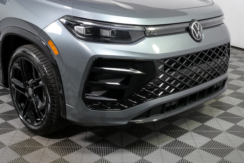 New 2026 Volkswagen Tiguan SE R-Line FWD image 37