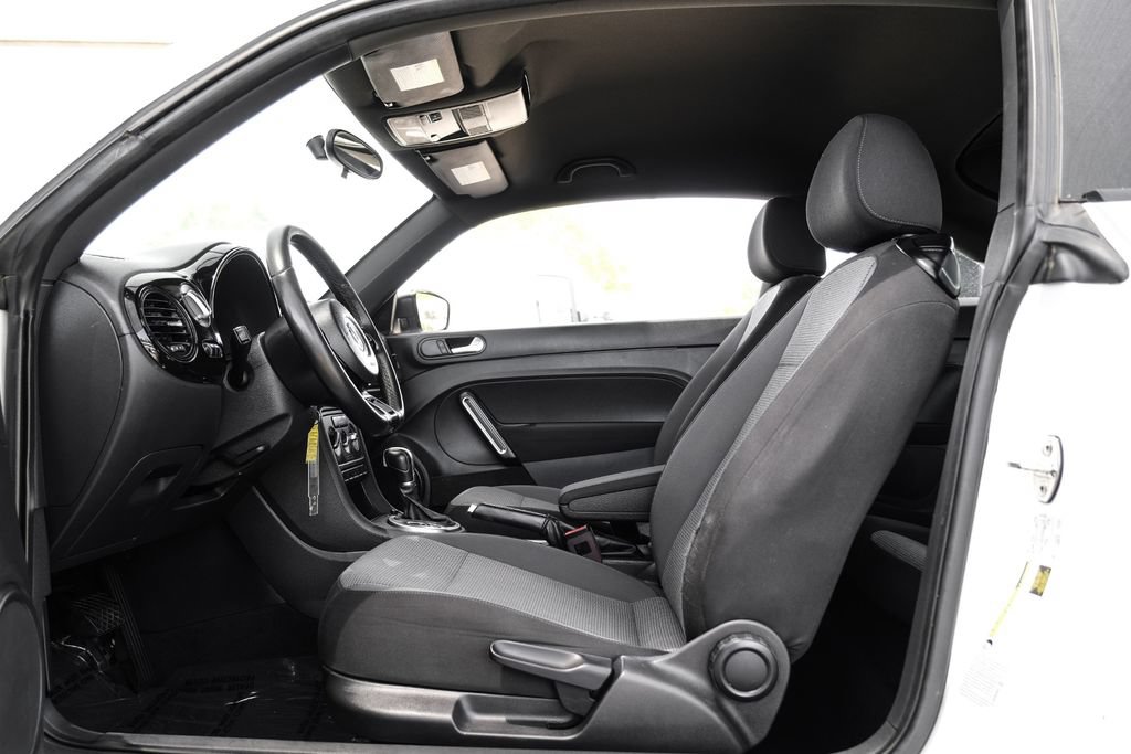 Used 2018 Volkswagen Beetle 2.0T S FWD image 3