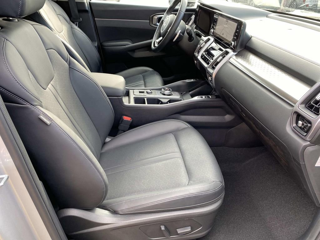 Used 2023 Kia Sorento EX image 26