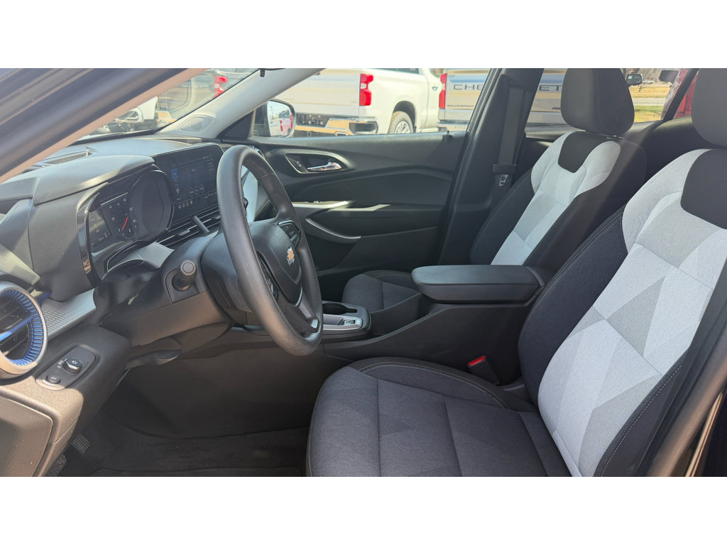 Certified 2024 Chevrolet Trax LS w/ LS Convenience Package FWD image 10