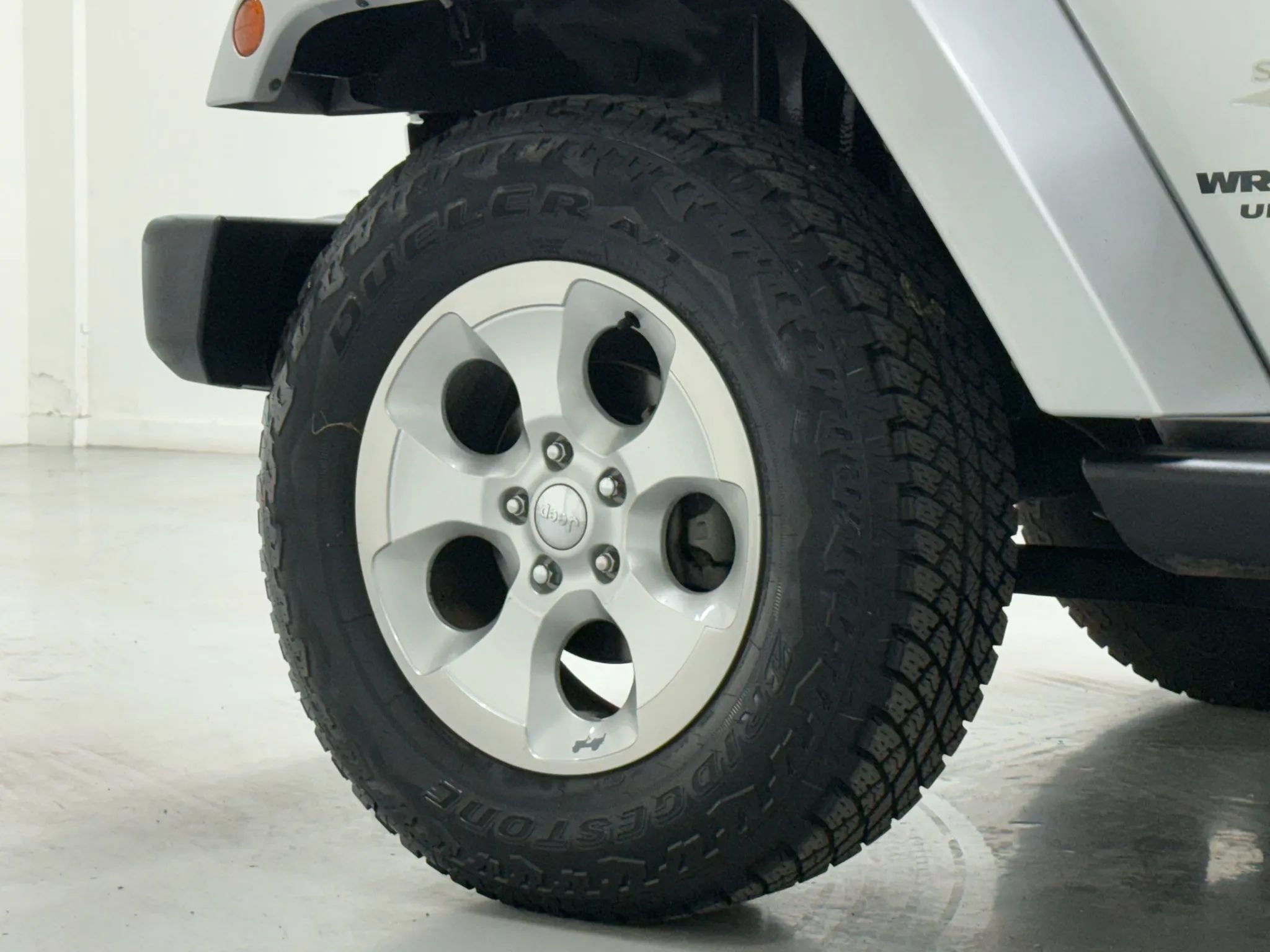 Used 2011 Jeep Wrangler Unlimited Sahara image 32