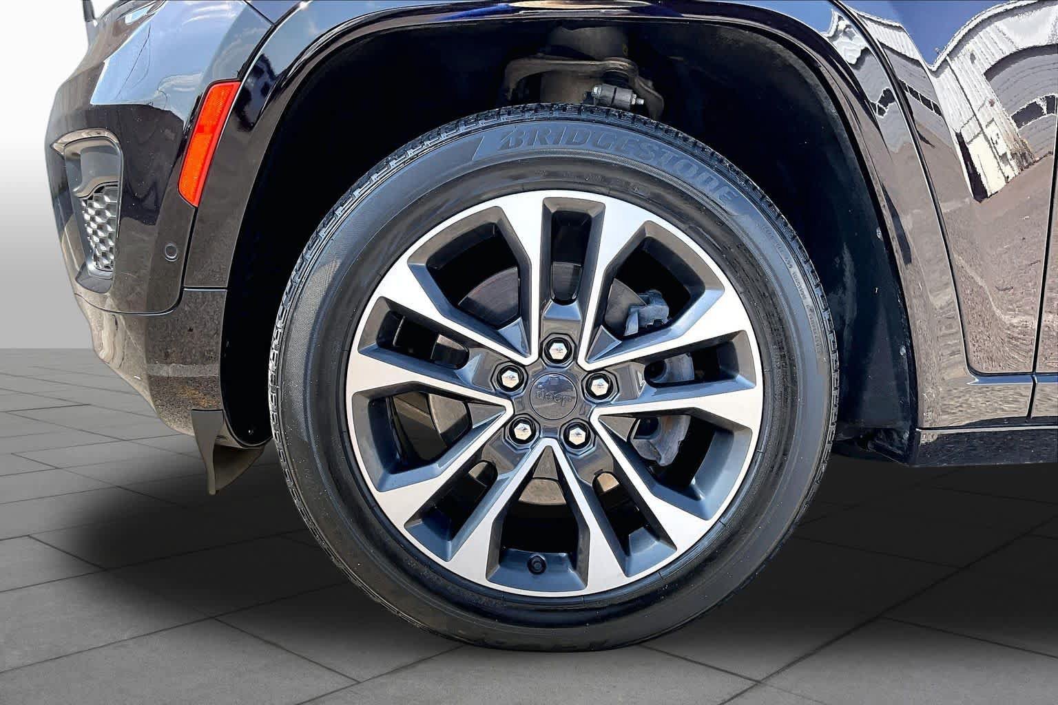 Used 2023 Jeep Grand Cherokee L Overland w/ Advanced Protech Group III AWD/4WD image 11