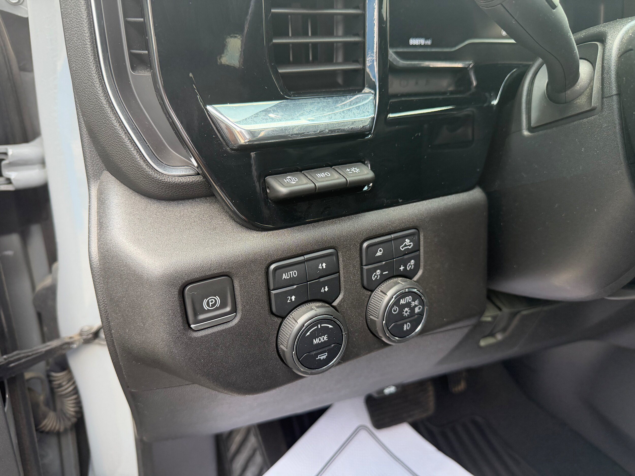 Used 2024 Chevrolet Silverado 3500 LTZ w/ LTZ Plus Package AWD/4WD image 15