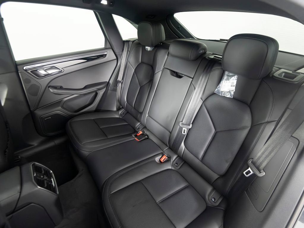 New 2026 Porsche Macan AWD/4WD image 39
