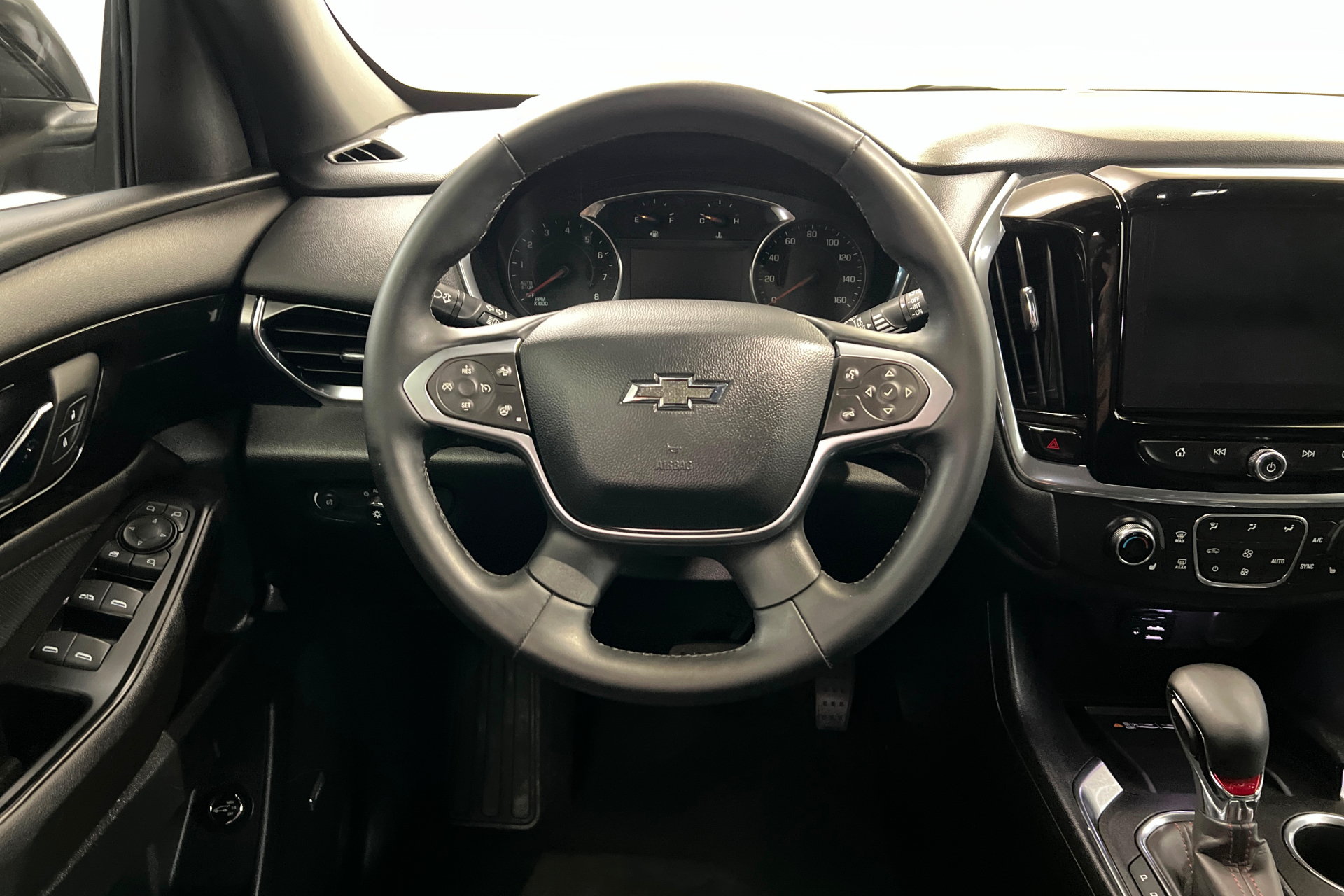 Used 2023 Chevrolet Traverse RS FWD image 13