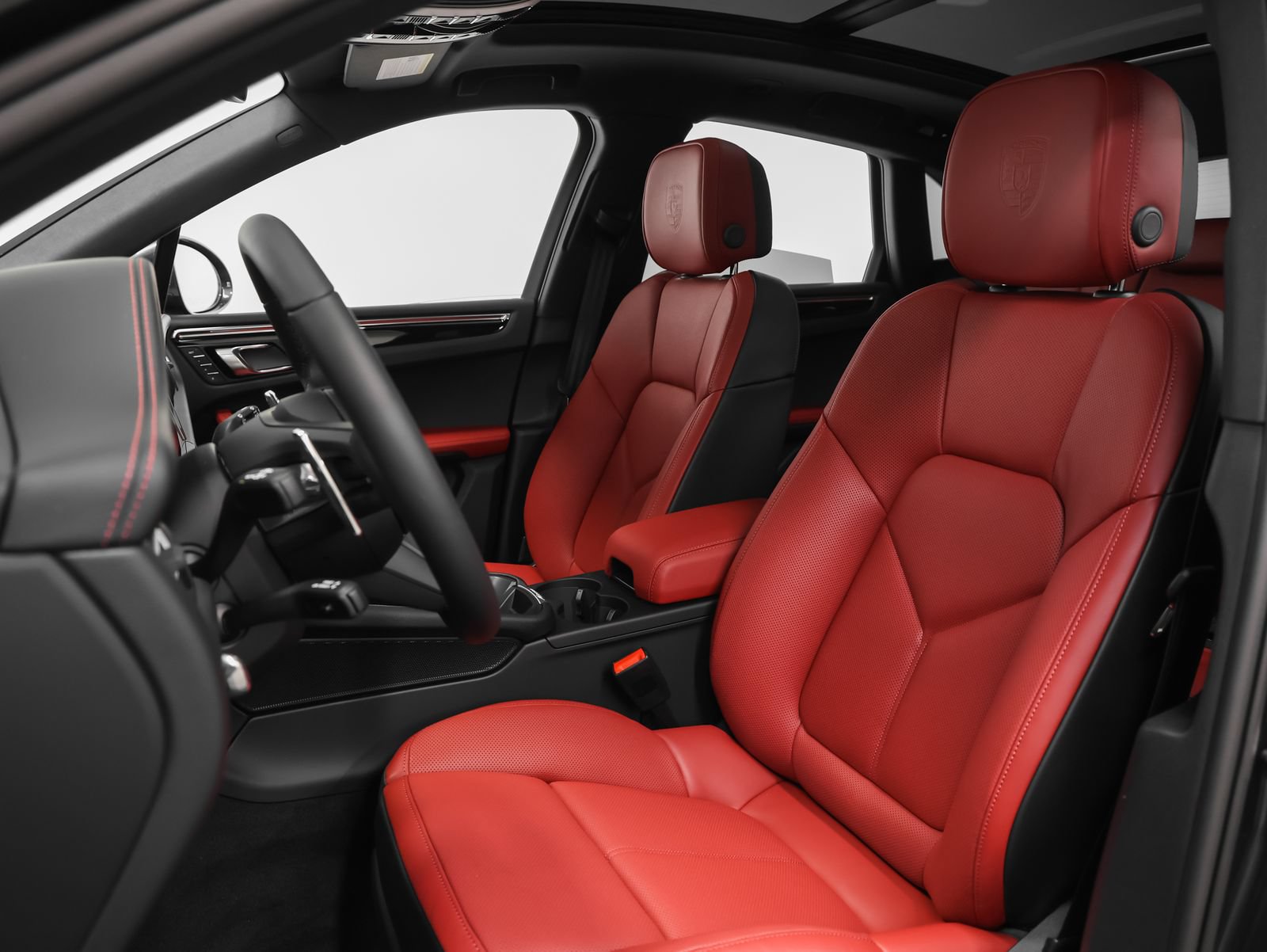 Certified 2026 Porsche Macan AWD/4WD image 5