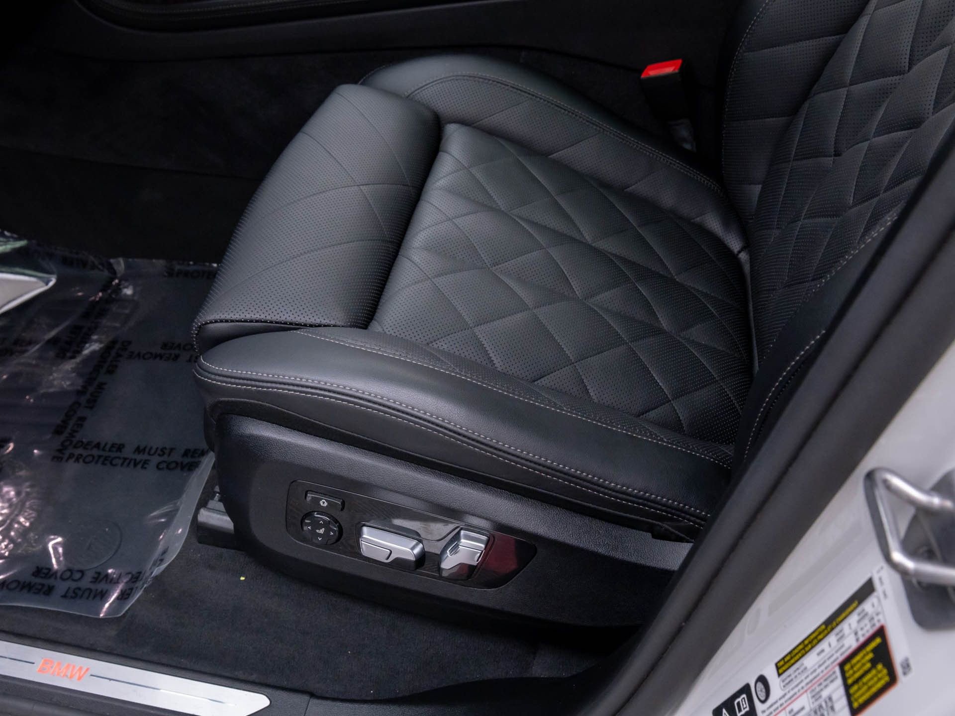 Certified 2025 BMW X7 xDrive40i w/ Executive Package image 17